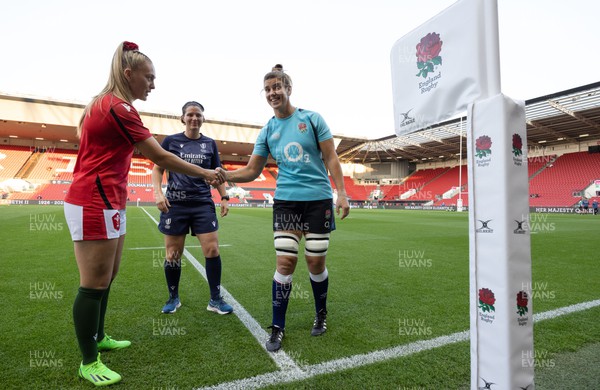 140922 - England Women v Wales Women, Women’s Rugby World Cup Warm-up Match - Hannah Jones of Wales and \8\ at the coin toss