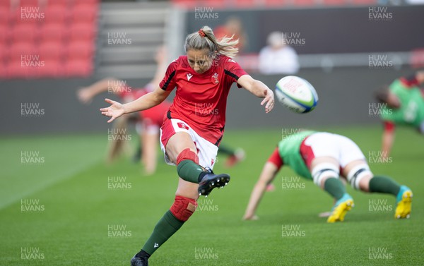 140922 - England Women v Wales Women, Women’s Rugby World Cup Warm-up Match - Elinor Snowsill of Wales kicks during warm up