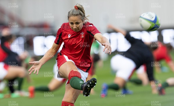 140922 - England Women v Wales Women, Women’s Rugby World Cup Warm-up Match - Elinor Snowsill of Wales kicks during warm up