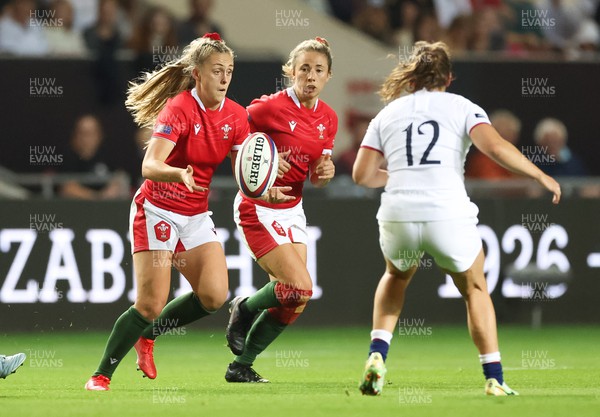 140922 - England Women v Wales Women, Women’s Rugby World Cup Warm-up Match - Hannah Jones of Wales sets up an attack