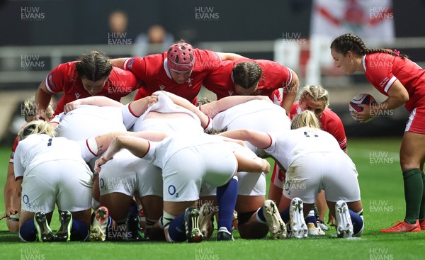 140922 - England Women v Wales Women, Women’s Rugby World Cup Warm-up Match - Ffion Lewis of Wales waits to put the ball into the scrum