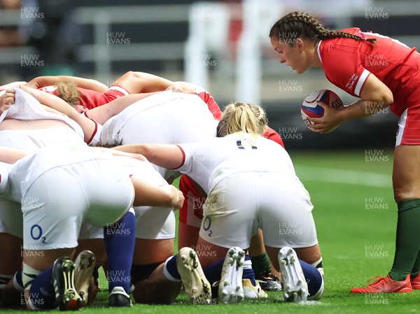 140922 - England Women v Wales Women, Women’s Rugby World Cup Warm-up Match - Ffion Lewis of Wales waits to put the ball into the scrum