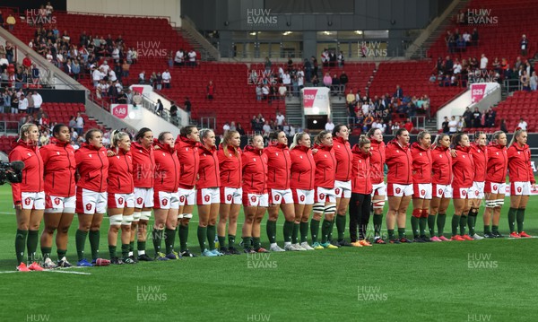 140922 - England Women v Wales Women, Women’s Rugby World Cup Warm-up Match - The Wales team line up for the anthems ahead of the match