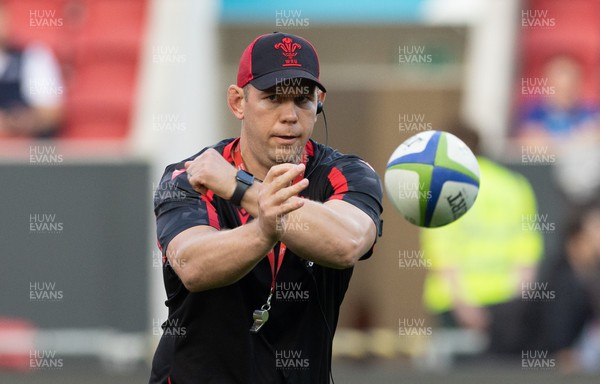 140922 - England Women v Wales Women, Women’s Rugby World Cup Warm-up Match - Wales head coach Ioan Cunningham during warm up
