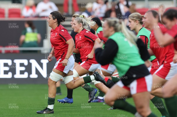 140922 - England Women v Wales Women, Women’s Rugby World Cup Warm-up Match - The Wales team during warm up