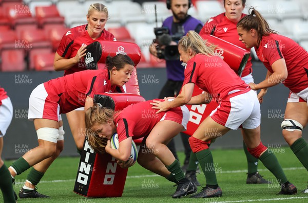 140922 - England Women v Wales Women, Women’s Rugby World Cup Warm-up Match - The Wales team during warm up