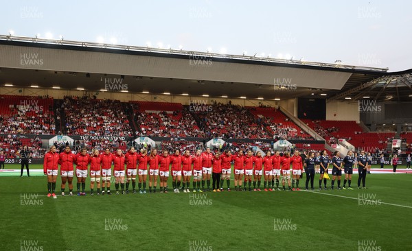 140922 - England Women v Wales Women, Women’s Rugby World Cup Warm-up Match - The teams line up for the anthems and a minutes silence in memory of HM The Queen