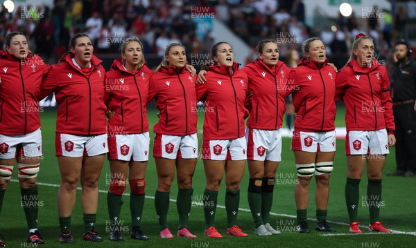 140922 - England Women v Wales Women, Women’s Rugby World Cup Warm-up Match - The Wales team line up for the anthem and a minutes silence in memory of HM The Queen