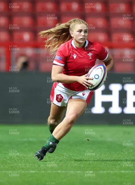 140922 - England Women v Wales Women, Women’s Rugby World Cup Warm-up Match - Niamh Terry of Wales