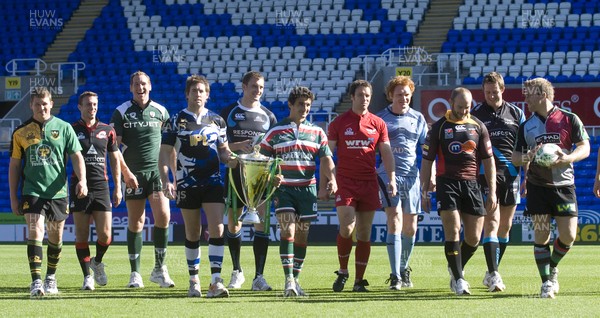 29.09.09 - Heineken Cup Launch 2009/2010 - Butch James(Bath) and Harry Ellis(Leicester) lead the way with to trophy at todays launch. ***ERC RELEASE PICTURES*** 