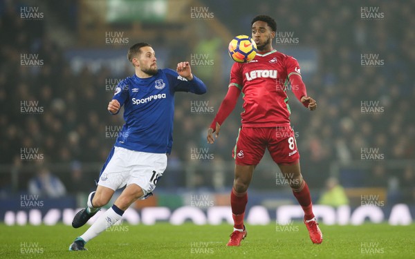 181217 - Everton v Swansea City, Premier League - Leroy Fer of Swansea City and Gylfi Sigurdsson of Everton compete for the ball