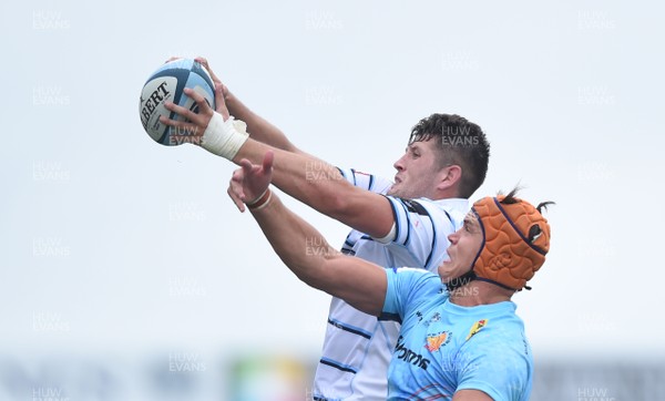 180818 - Exeter Chiefs v Cardiff Blues - Preseason Friendly - Rory Thornton of Cardiff Blues takes line out ball