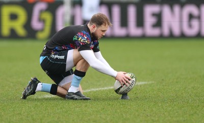 180126 - Exeter Chiefs v Cardiff Rugby - EPCR Challenge Cup - Ioan Lloyd of Cardiff Rugby during warm up