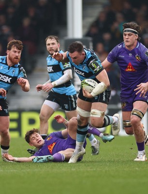 180126 - Exeter Chiefs v Cardiff Rugby - EPCR Challenge Cup - Taine Basham of Cardiff Rugby breaks away
