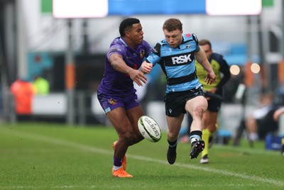 180126 - Exeter Chiefs v Cardiff Rugby - EPCR Challenge Cup - Tom Bowen of Cardiff Rugby kicks passed Immanuel Feyi-Waboso of Exeter