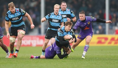 180126 - Exeter Chiefs v Cardiff Rugby - EPCR Challenge Cup - Jacob Beetham of Cardiff Rugby is tackled by Henry Slade of Exeter