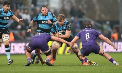 180126 - Exeter Chiefs v Cardiff Rugby - EPCR Challenge Cup - Josh McNally of Cardiff Rugby takes on Dafydd Jenkins of Exeter and Tom Hooper of Exeter