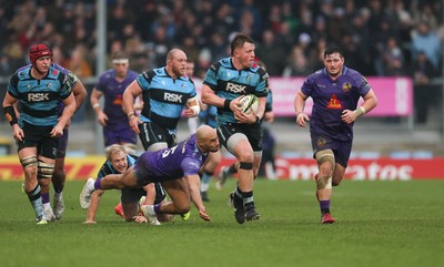 180126 - Exeter Chiefs v Cardiff Rugby - EPCR Challenge Cup - Evan Lloyd of Cardiff Rugby charges forward