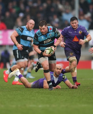 180126 - Exeter Chiefs v Cardiff Rugby - EPCR Challenge Cup - Evan Lloyd of Cardiff Rugby charges forward