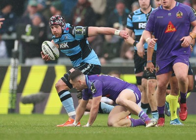 180126 - Exeter Chiefs v Cardiff Rugby - EPCR Challenge Cup - Alun Lawrence of Cardiff Rugby breaks away