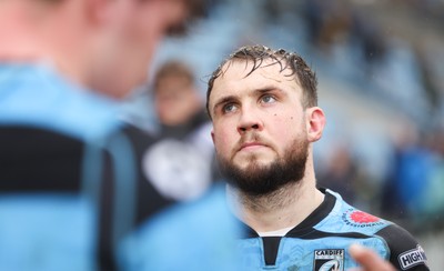 180126 - Exeter Chiefs v Cardiff Rugby - EPCR Challenge Cup - Ioan Lloyd of Cardiff Rugby at the end of the match