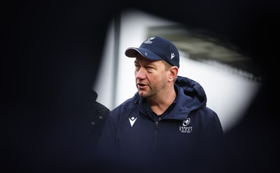180126 - Exeter Chiefs v Cardiff Rugby - EPCR Challenge Cup - Cardiff Rugby head coach Corniel van Zyl speaks to the players at the end of the match
