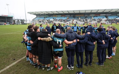 180126 - Exeter Chiefs v Cardiff Rugby - EPCR Challenge Cup - Cardiff Rugby head coach Corniel van Zyl speaks to the players at the end of the match