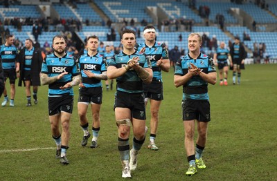 180126 - Exeter Chiefs v Cardiff Rugby - EPCR Challenge Cup - Cardiff Rugby players applaud the fans at the end of the match