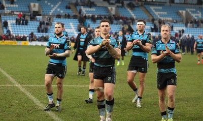 180126 - Exeter Chiefs v Cardiff Rugby - EPCR Challenge Cup - Cardiff Rugby players applaud the fans at the end of the match
