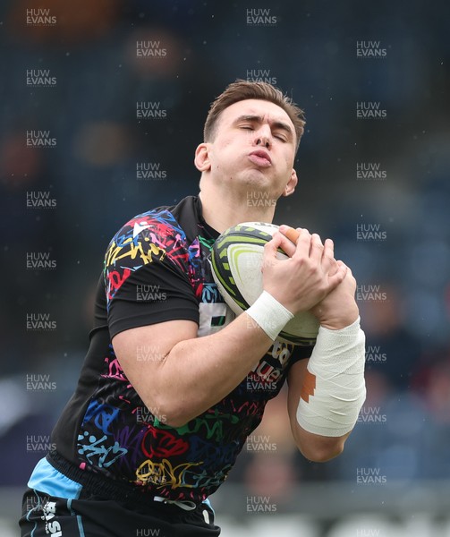 180126 - Exeter Chiefs v Cardiff Rugby - EPCR Challenge Cup - Taine Basham of Cardiff Rugby during warm up