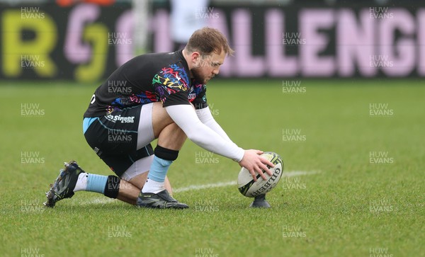 180126 - Exeter Chiefs v Cardiff Rugby - EPCR Challenge Cup - Ioan Lloyd of Cardiff Rugby during warm up