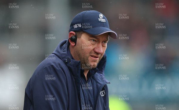 180126 - Exeter Chiefs v Cardiff Rugby - EPCR Challenge Cup - Cardiff Rugby head coach Corniel van Zyl during warm up