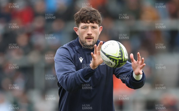 180126 - Exeter Chiefs v Cardiff Rugby - EPCR Challenge Cup - Rory Thornton of Cardiff Rugby during warm up