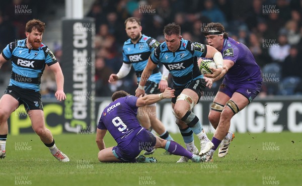 180126 - Exeter Chiefs v Cardiff Rugby - EPCR Challenge Cup - Taine Basham of Cardiff Rugby breaks away