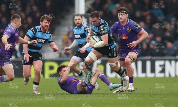 180126 - Exeter Chiefs v Cardiff Rugby - EPCR Challenge Cup - Taine Basham of Cardiff Rugby breaks away