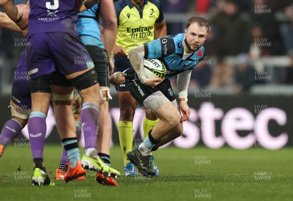 180126 - Exeter Chiefs v Cardiff Rugby - EPCR Challenge Cup - Ioan Lloyd of Cardiff Rugby breaks away