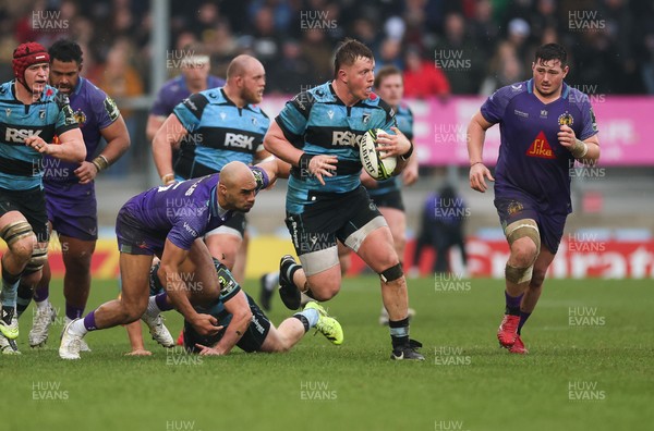180126 - Exeter Chiefs v Cardiff Rugby - EPCR Challenge Cup - Evan Lloyd of Cardiff Rugby charges forward