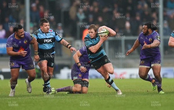 180126 - Exeter Chiefs v Cardiff Rugby - EPCR Challenge Cup - Dan Thomas of Cardiff Rugby breaks away