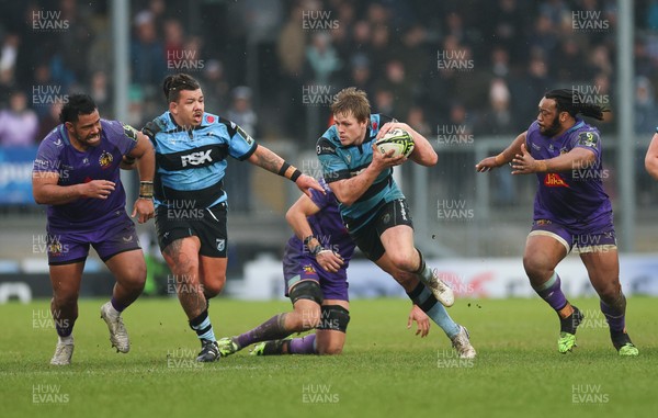180126 - Exeter Chiefs v Cardiff Rugby - EPCR Challenge Cup - Dan Thomas of Cardiff Rugby breaks away