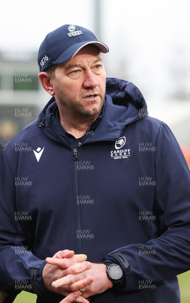 180126 - Exeter Chiefs v Cardiff Rugby - EPCR Challenge Cup - Cardiff Rugby head coach Corniel van Zyl speaks to the players at the end of the match