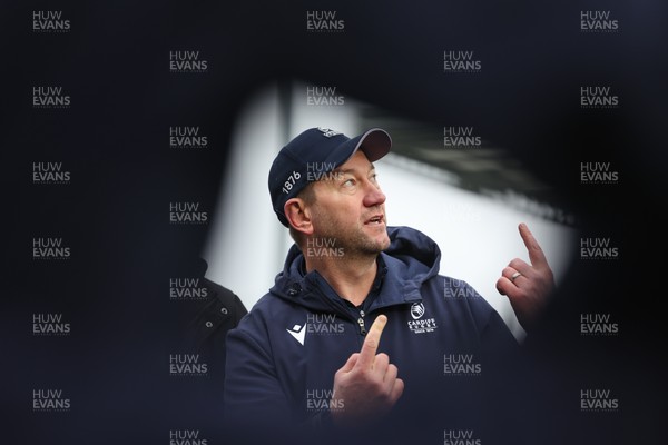 180126 - Exeter Chiefs v Cardiff Rugby - EPCR Challenge Cup - Cardiff Rugby head coach Corniel van Zyl speaks to the players at the end of the match