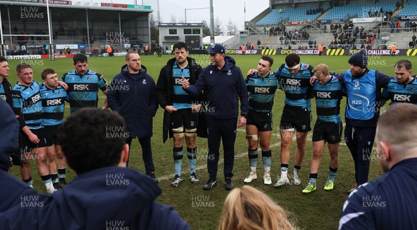180126 - Exeter Chiefs v Cardiff Rugby - EPCR Challenge Cup - Cardiff Rugby head coach Corniel van Zyl speaks to the players at the end of the match