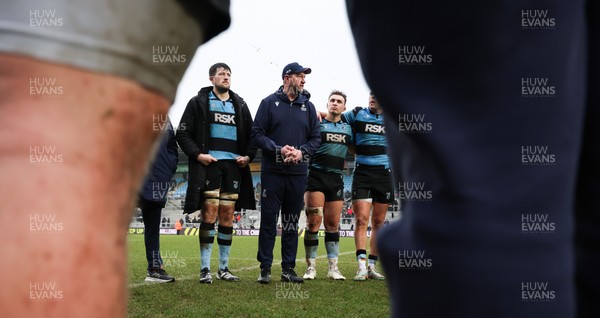 180126 - Exeter Chiefs v Cardiff Rugby - EPCR Challenge Cup - Cardiff Rugby head coach Corniel van Zyl speaks to the players at the end of the match