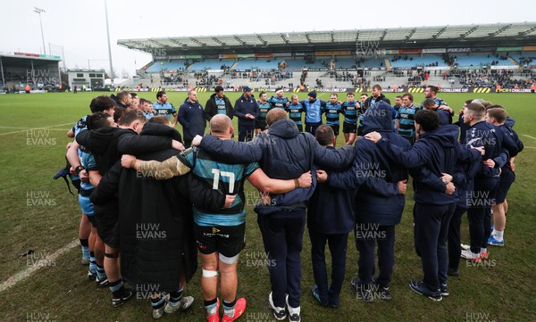 180126 - Exeter Chiefs v Cardiff Rugby - EPCR Challenge Cup - Cardiff Rugby head coach Corniel van Zyl speaks to the players at the end of the match