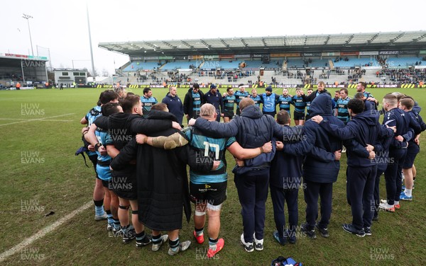 180126 - Exeter Chiefs v Cardiff Rugby - EPCR Challenge Cup - Cardiff Rugby head coach Corniel van Zyl speaks to the players at the end of the match