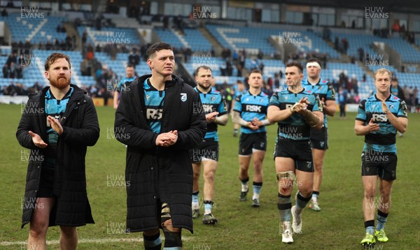 180126 - Exeter Chiefs v Cardiff Rugby - EPCR Challenge Cup - Cardiff Rugby players applaud the fans at the end of the match