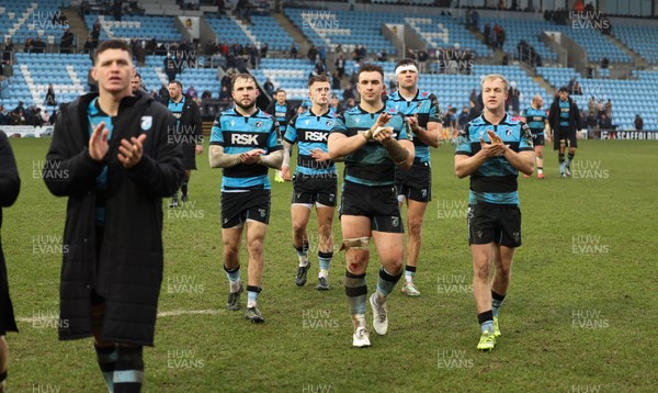 180126 - Exeter Chiefs v Cardiff Rugby - EPCR Challenge Cup - Cardiff Rugby players applaud the fans at the end of the match