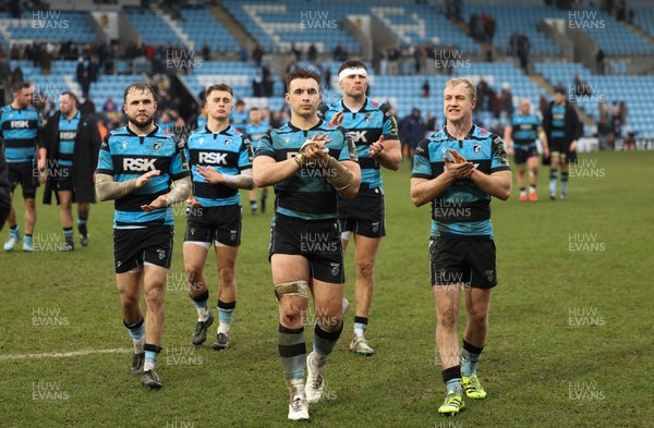 180126 - Exeter Chiefs v Cardiff Rugby - EPCR Challenge Cup - Cardiff Rugby players applaud the fans at the end of the match