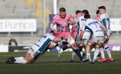 150225 - Exeter Chiefs v Gloucester Rugby - Premiership Cup Pool E - Jacques Vermeulen of Exeter is tackled by Archie McArthur of Gloucester 