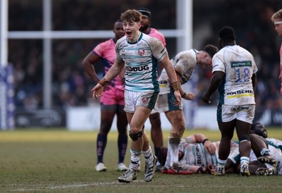 150225 - Exeter Chiefs v Gloucester Rugby - Premiership Cup Pool E - Olly Allport of Gloucester celebrates the victory at full time